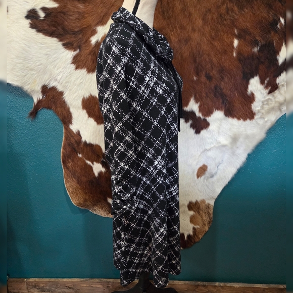 Robert Louis Monochrome Checkered Cowl Neck Dress - Picture 4 of 7